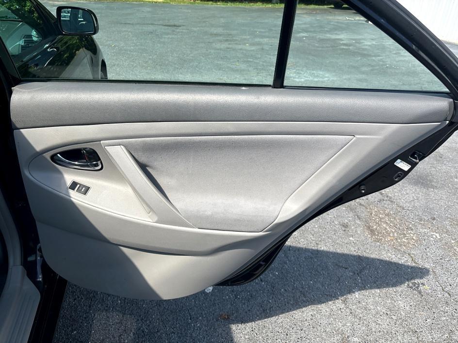 Toyota Camry 4dr Sdn I4 Man LE (Natl) 2011