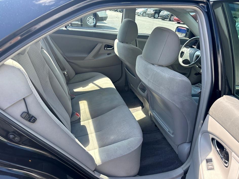 Toyota Camry 4dr Sdn I4 Man LE (Natl) 2011