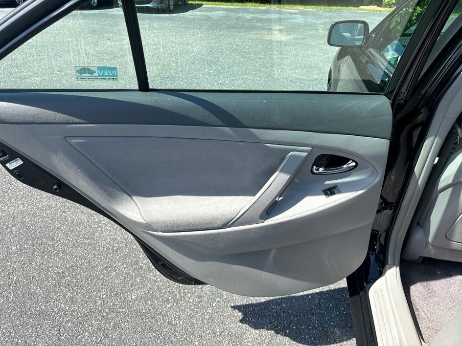 Toyota Camry 4dr Sdn I4 Man LE (Natl) 2011