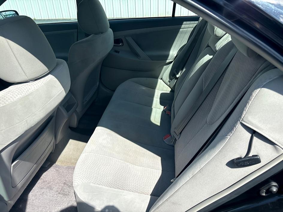 Toyota Camry 4dr Sdn I4 Man LE (Natl) 2011