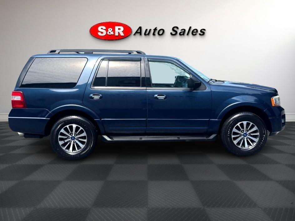 Ford Expedition 4dr XLT 4WD 2017