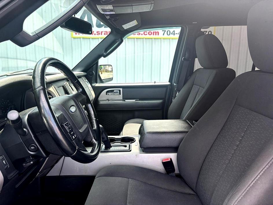 Ford Expedition 4dr XLT 4WD 2017
