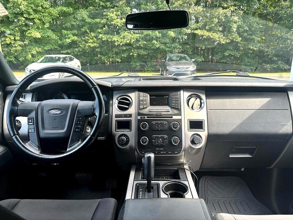 Ford Expedition 4dr XLT 4WD 2017