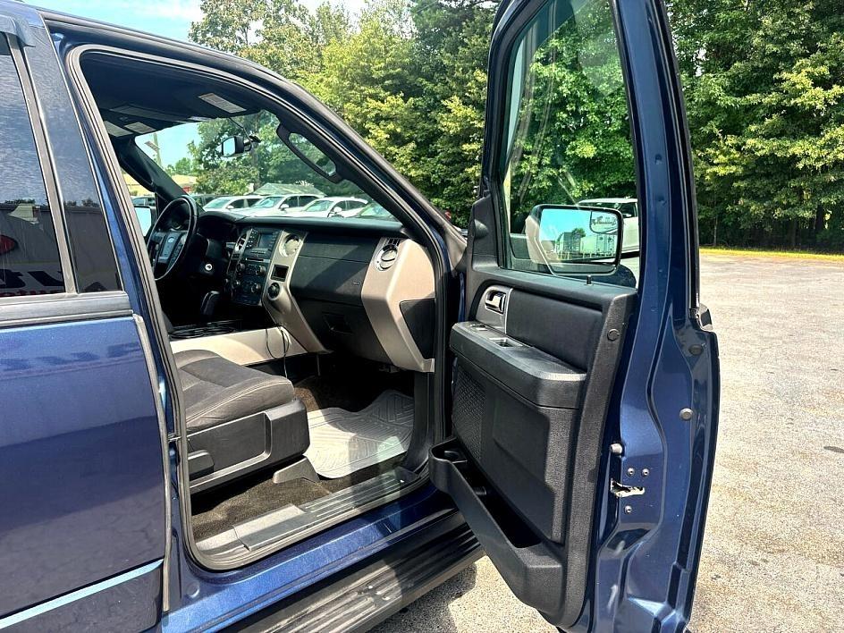 Ford Expedition 4dr XLT 4WD 2017