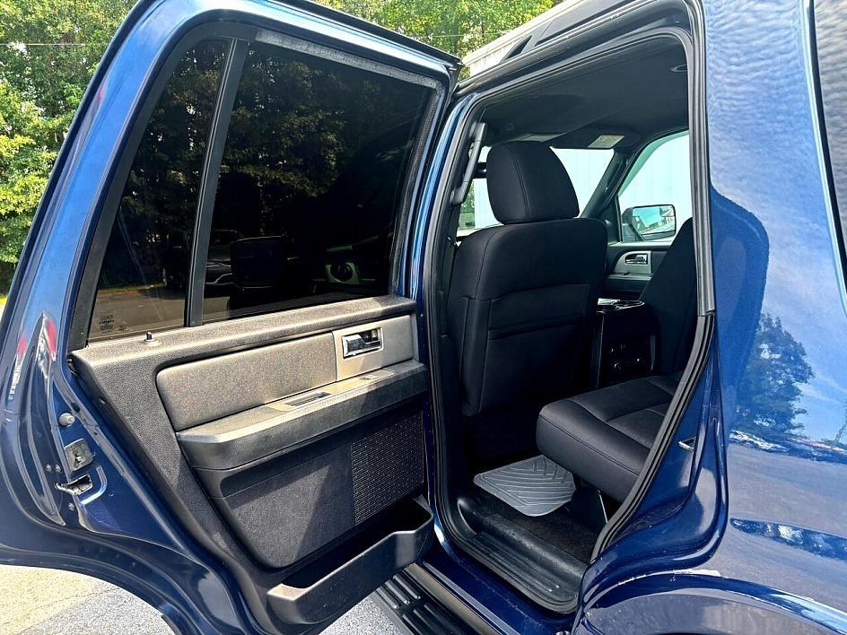 Ford Expedition 4dr XLT 4WD 2017