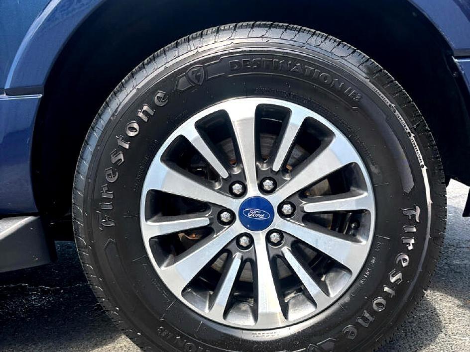 Ford Expedition 4dr XLT 4WD 2017