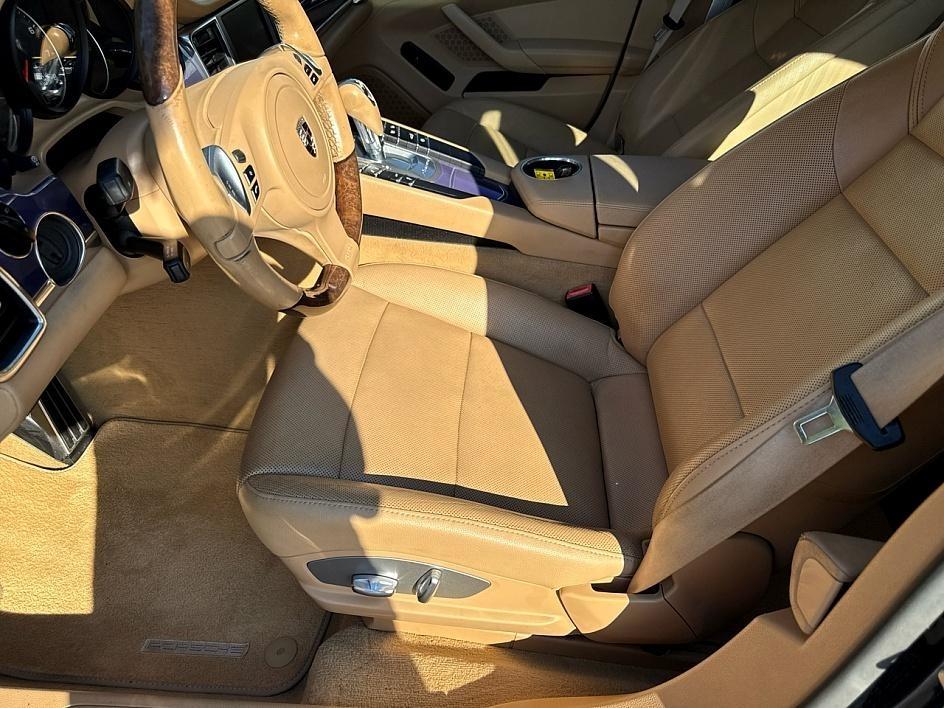 Porsche Panamera 4dr HB 2011