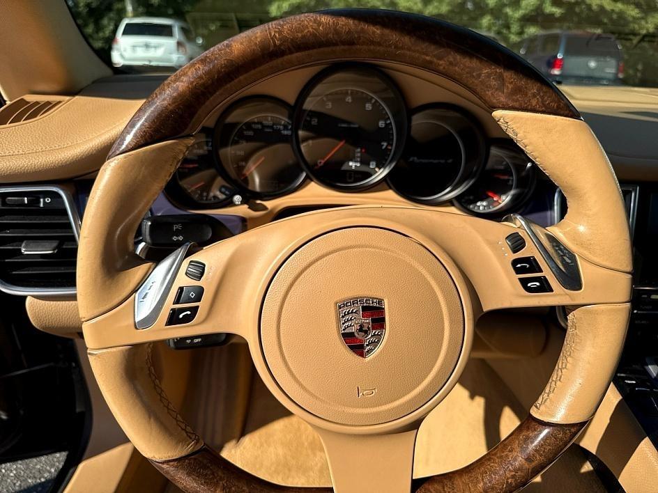 Porsche Panamera 4dr HB 2011