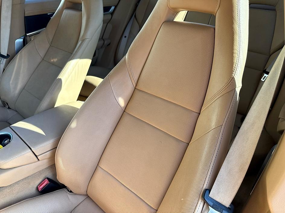 Porsche Panamera 4dr HB 2011