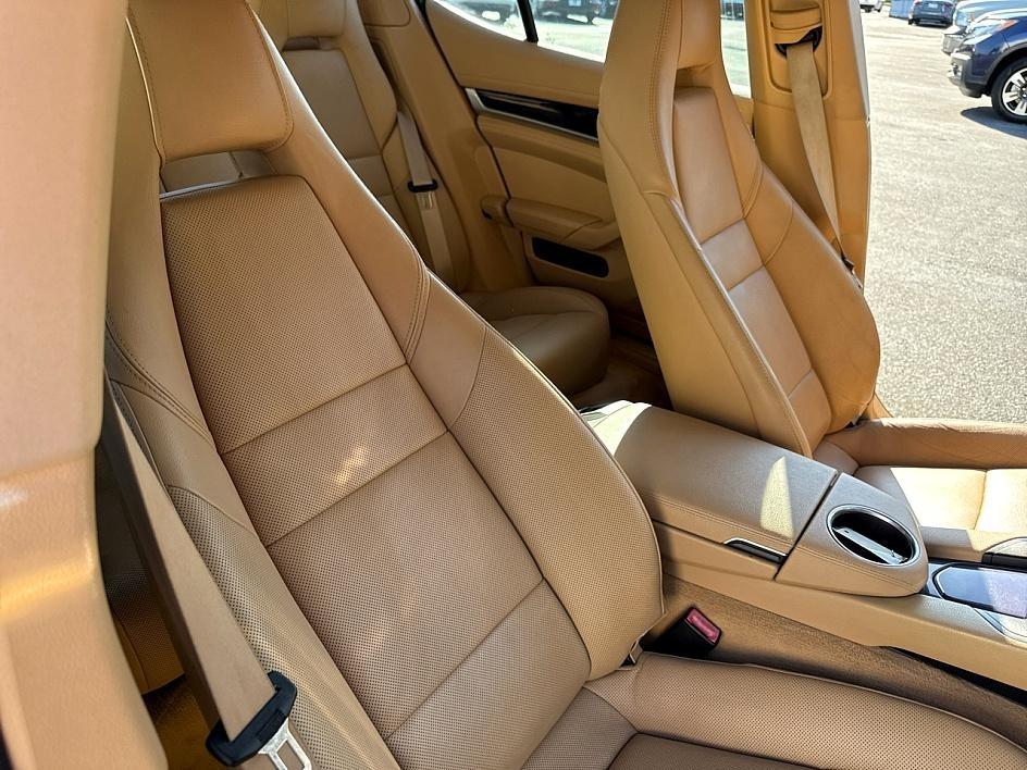 Porsche Panamera 4dr HB 2011