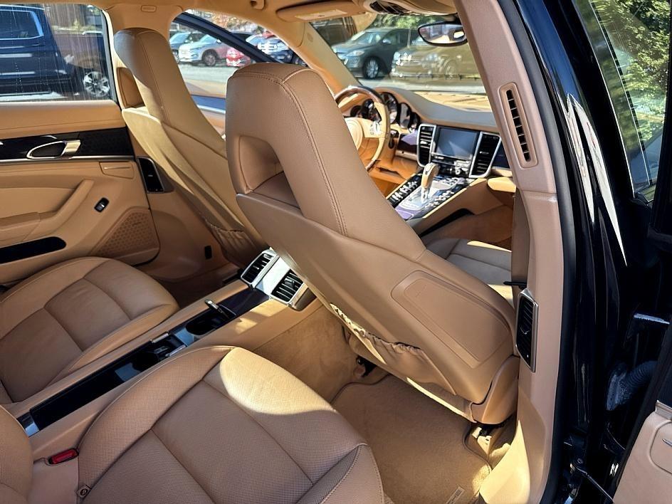 Porsche Panamera 4dr HB 2011