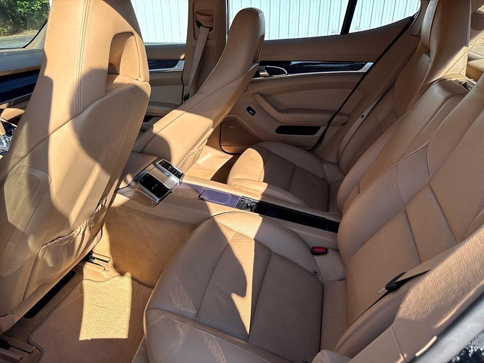 Porsche Panamera 4dr HB 2011