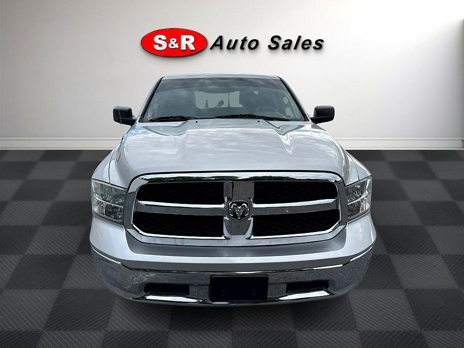 RAM 1500 4WD Quad Cab 140.5" SLT 2016