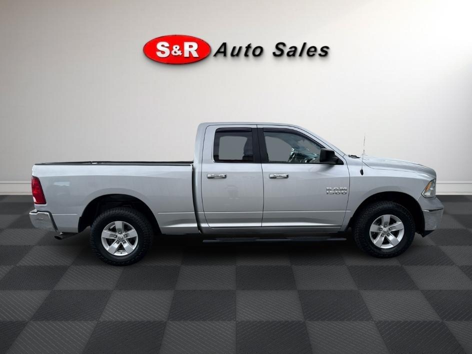 RAM 1500 4WD Quad Cab 140.5" SLT 2016