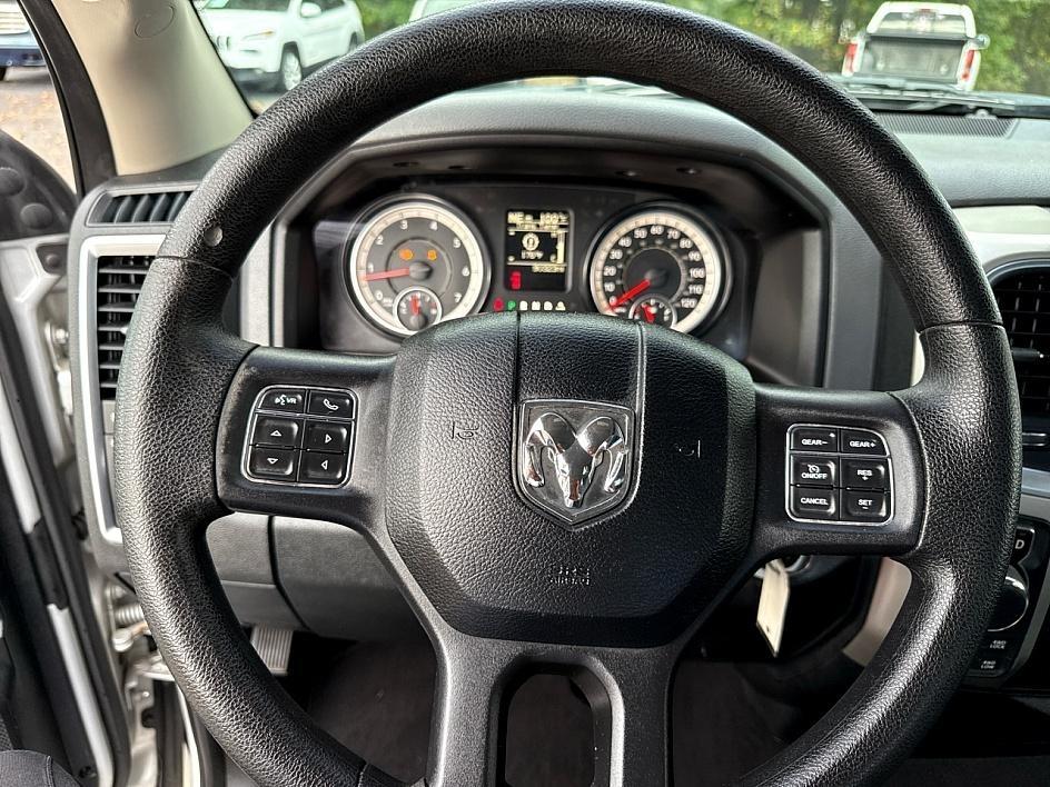 RAM 1500 4WD Quad Cab 140.5" SLT 2016