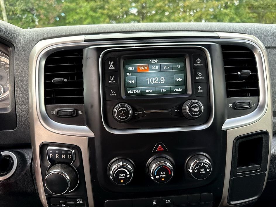 RAM 1500 4WD Quad Cab 140.5" SLT 2016