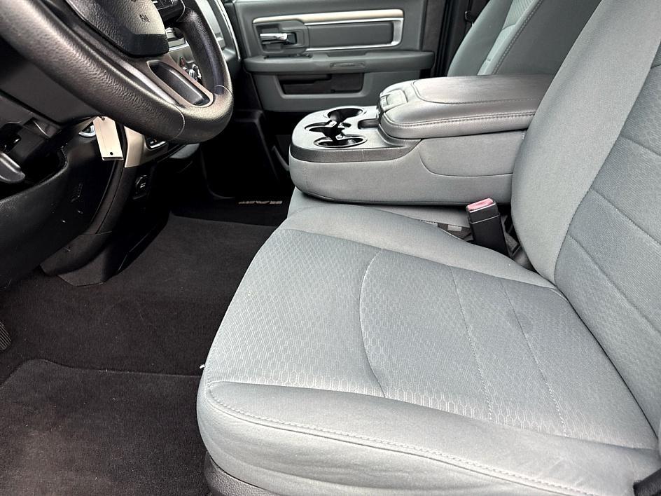 RAM 1500 4WD Quad Cab 140.5" SLT 2016