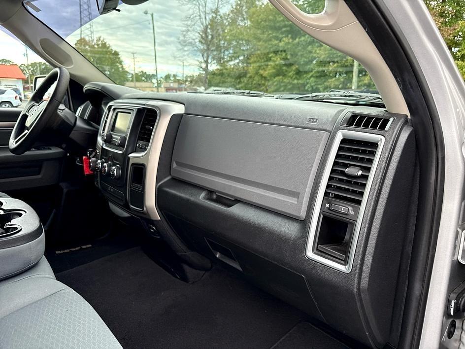 RAM 1500 4WD Quad Cab 140.5" SLT 2016