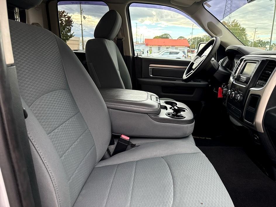 RAM 1500 4WD Quad Cab 140.5" SLT 2016