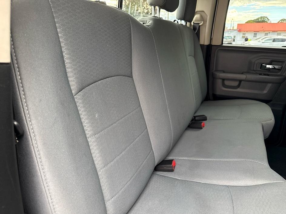 RAM 1500 4WD Quad Cab 140.5" SLT 2016