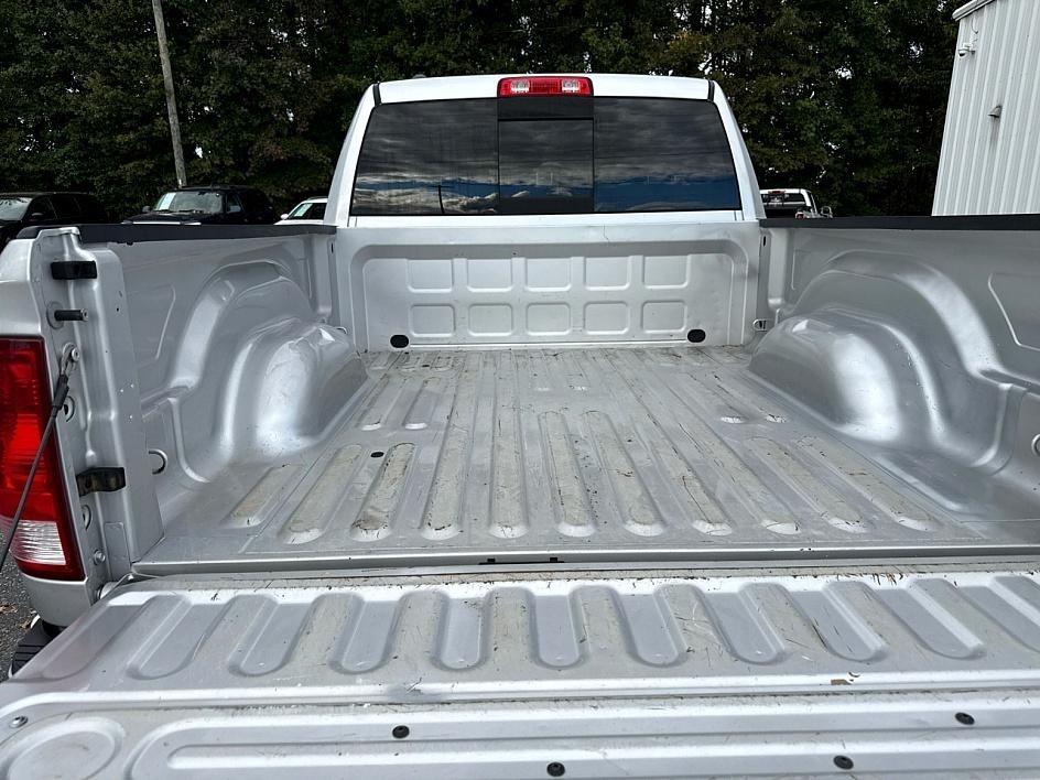 RAM 1500 4WD Quad Cab 140.5" SLT 2016