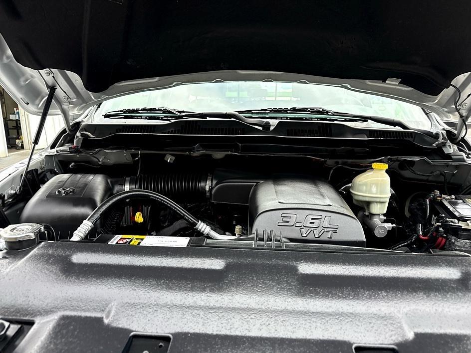 RAM 1500 4WD Quad Cab 140.5" SLT 2016