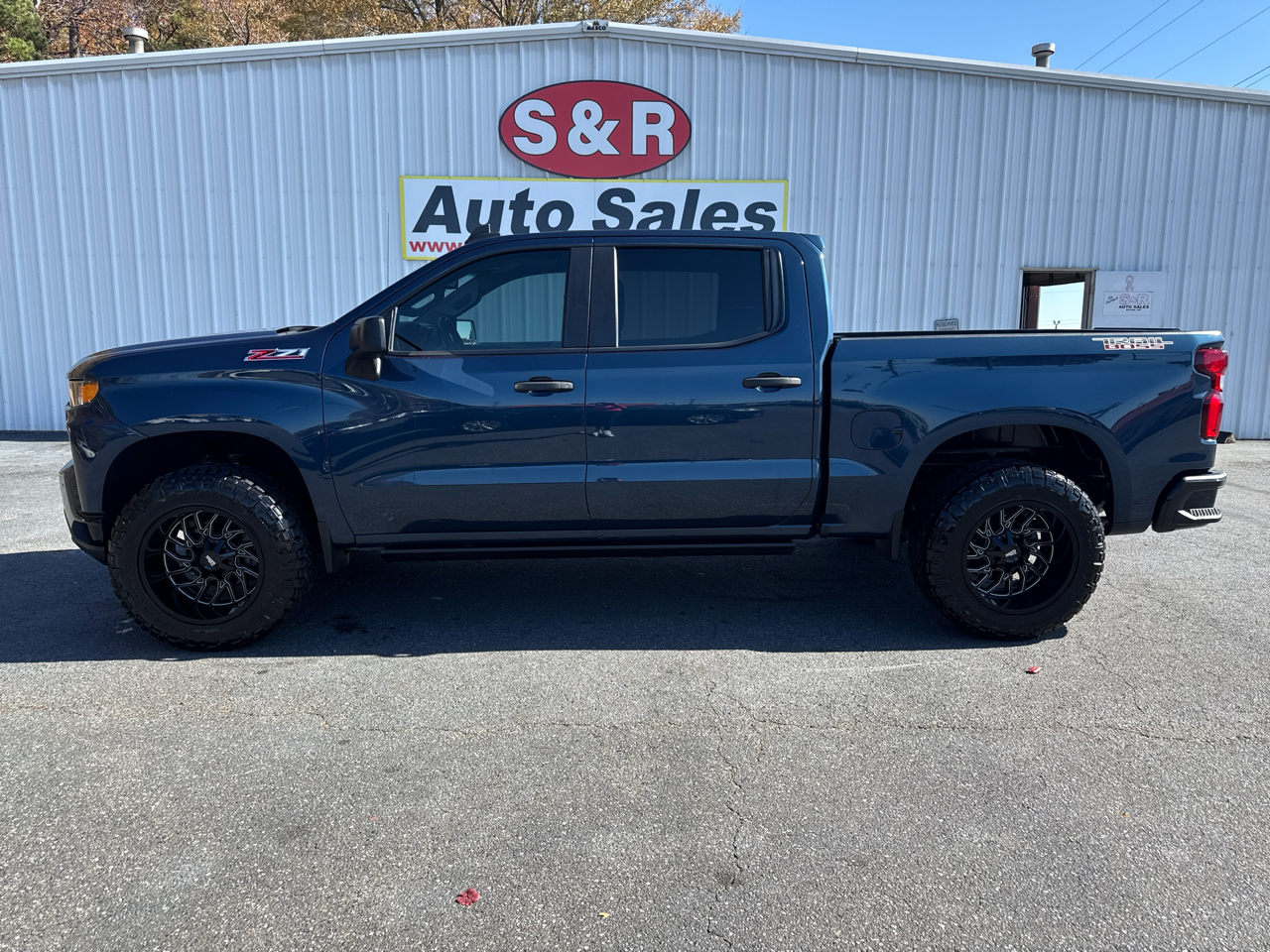 2020 Chevrolet Silverado 1500 4WD Crew Cab 147" Custom Trail Boss