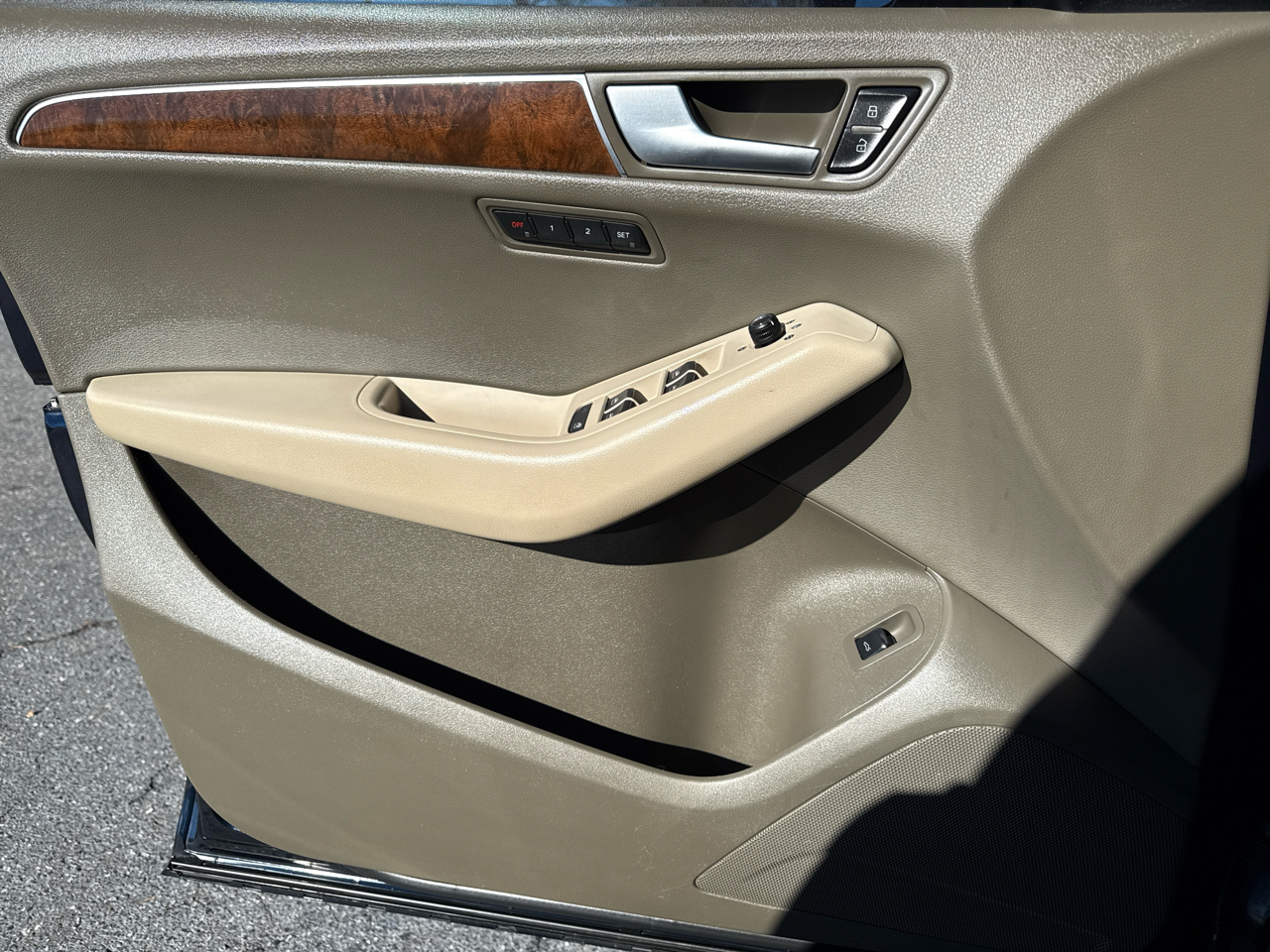 Audi Q5 quattro 4dr 2.0T Premium Plus 2011