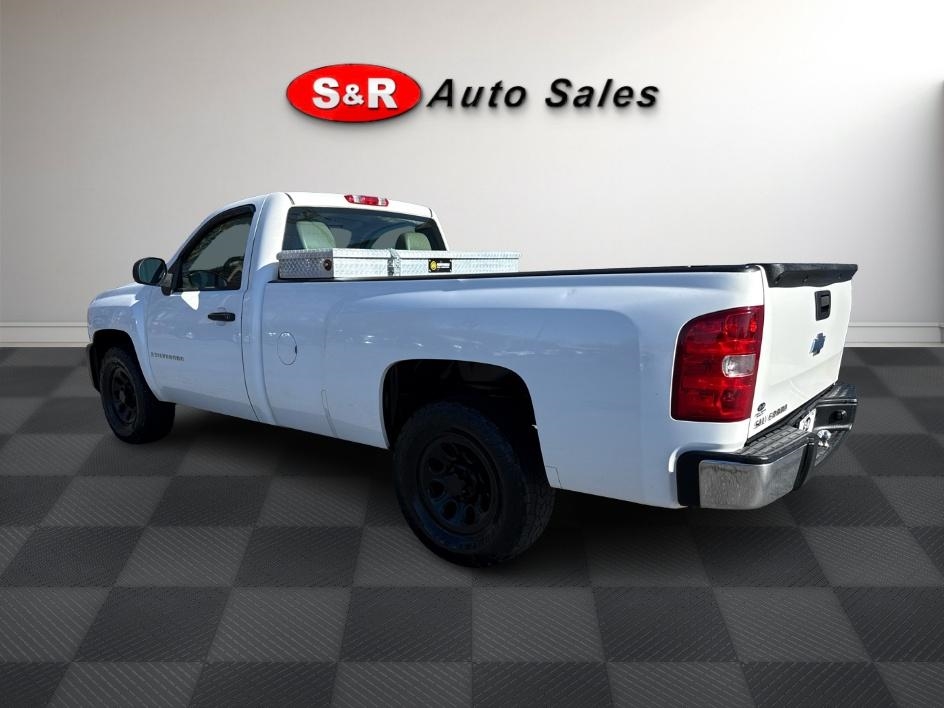 Chevrolet Silverado 1500 2WD Reg Cab 133.0" Work Truck 2008