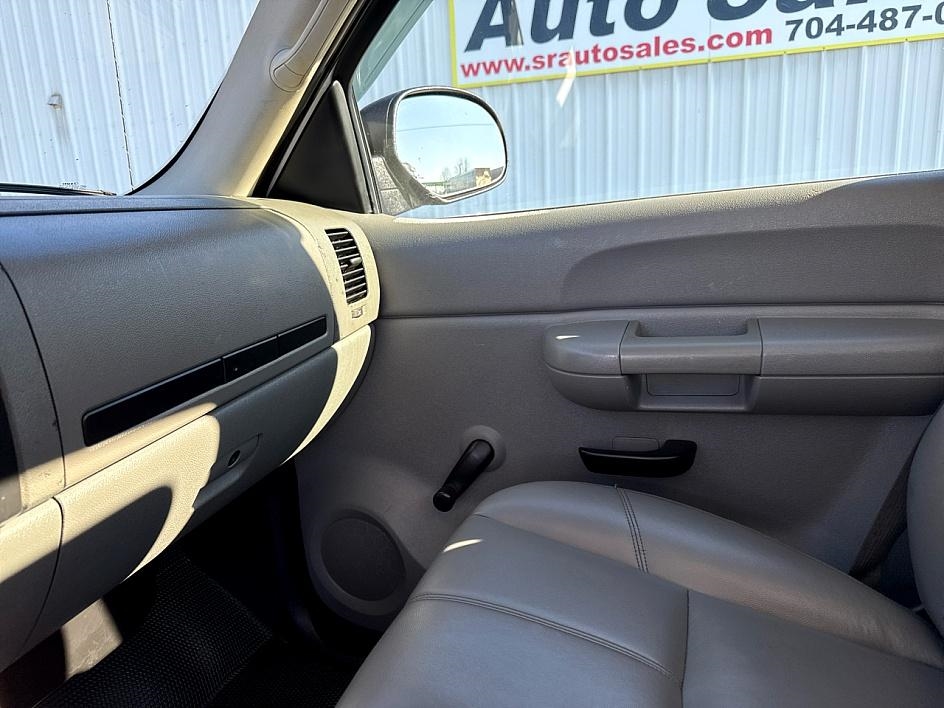 Chevrolet Silverado 1500 2WD Reg Cab 133.0" Work Truck 2008