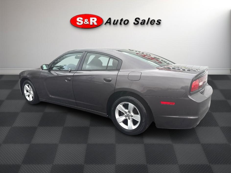 Dodge Charger 4dr Sdn SE RWD 2013