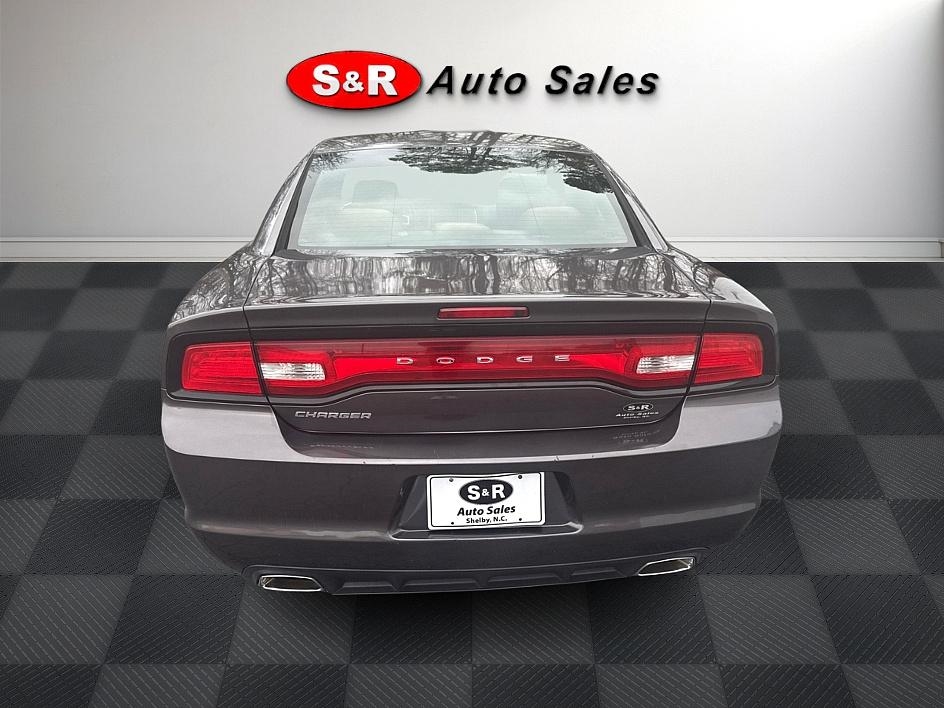 Dodge Charger 4dr Sdn SE RWD 2013