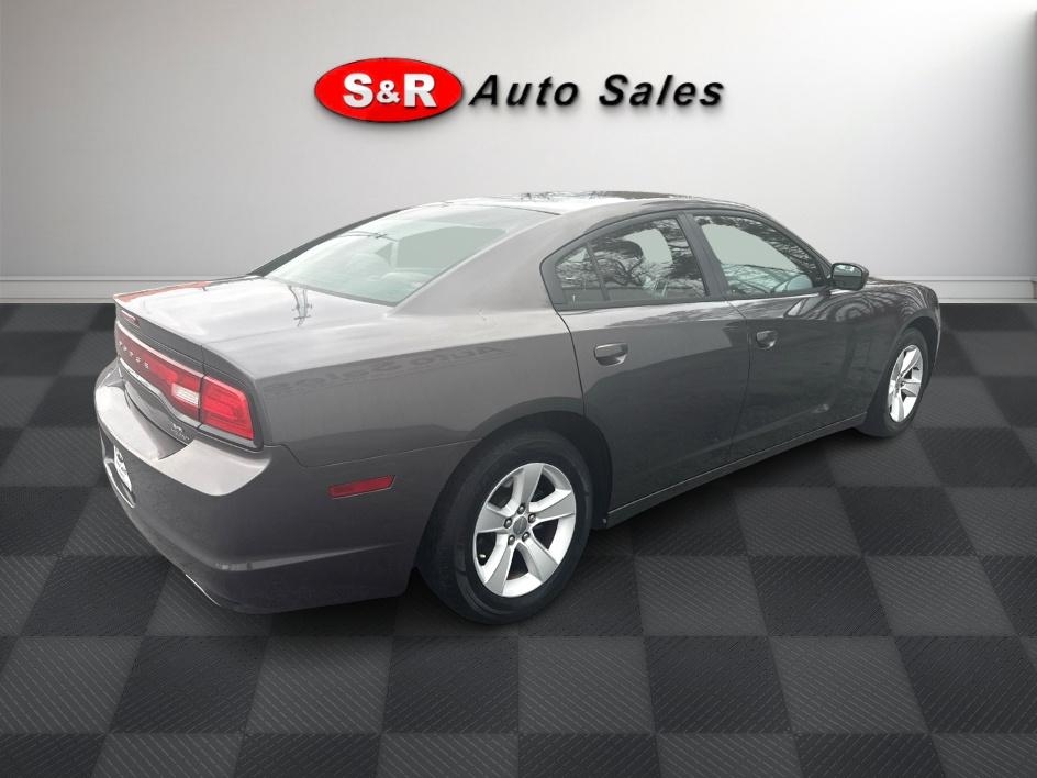 Dodge Charger 4dr Sdn SE RWD 2013