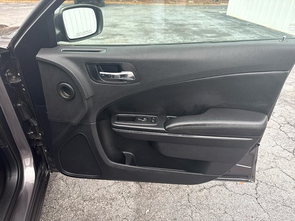 Dodge Charger 4dr Sdn SE RWD 2013