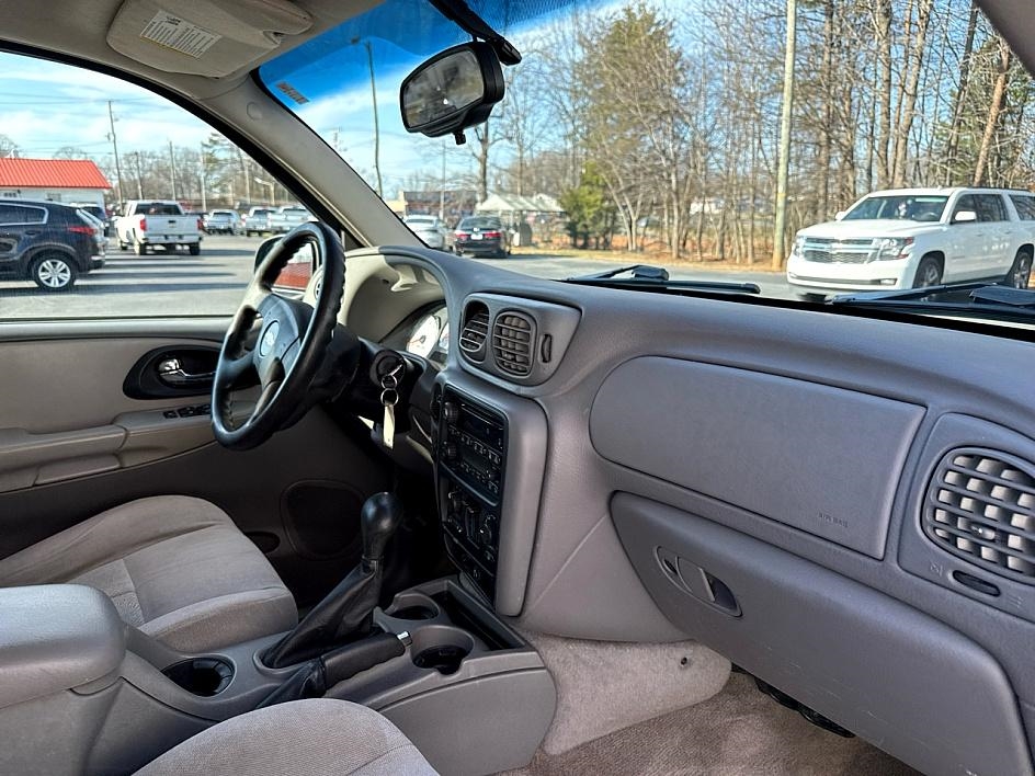 Chevrolet TrailBlazer 4dr 4WD LS 2005