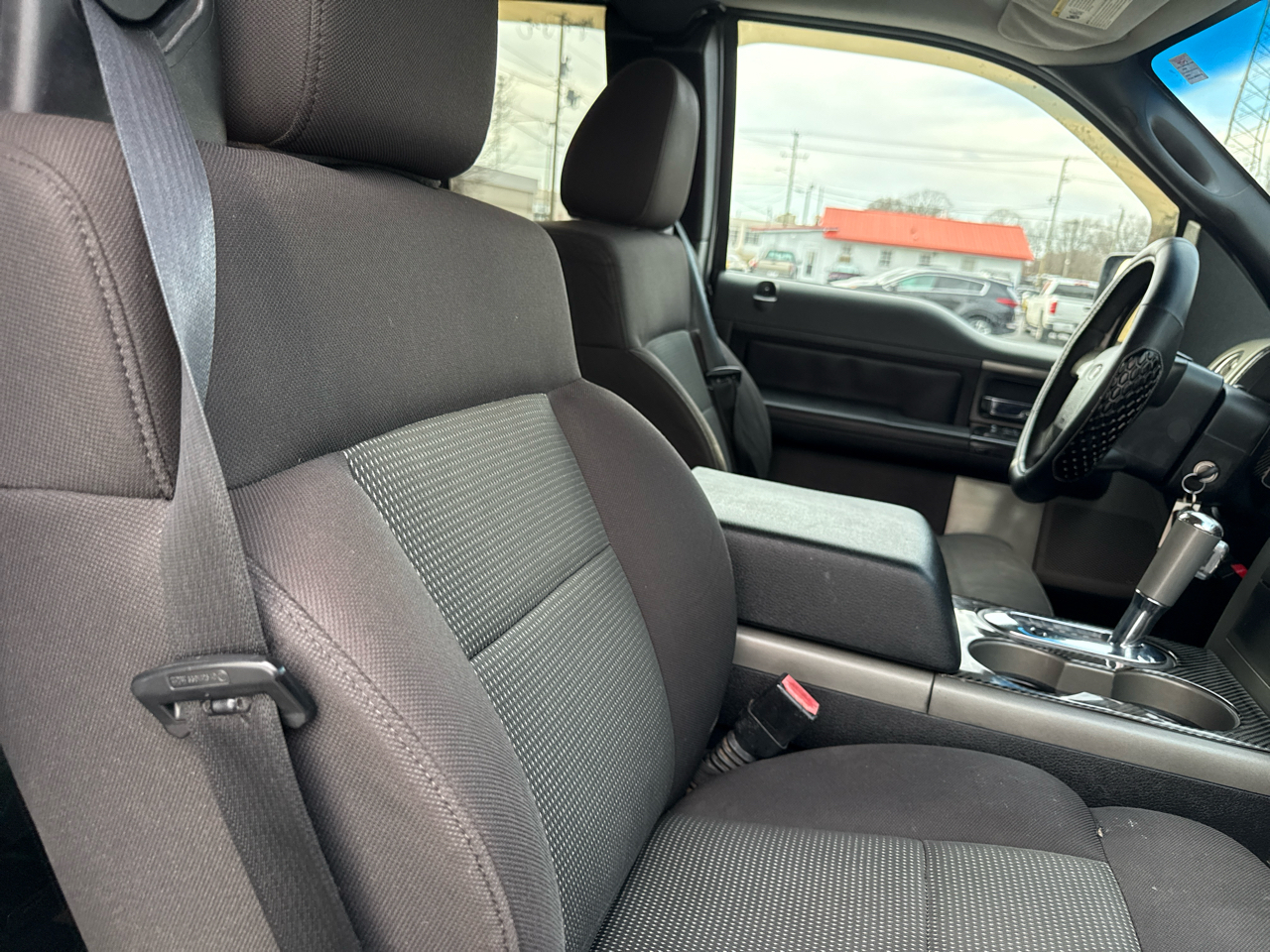 Ford F-150 Supercab 145" Lariat 4WD 2005