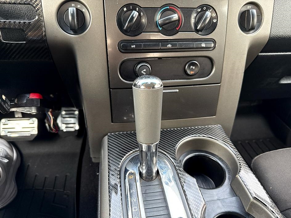 Ford F-150 Supercab 145" Lariat 4WD 2005