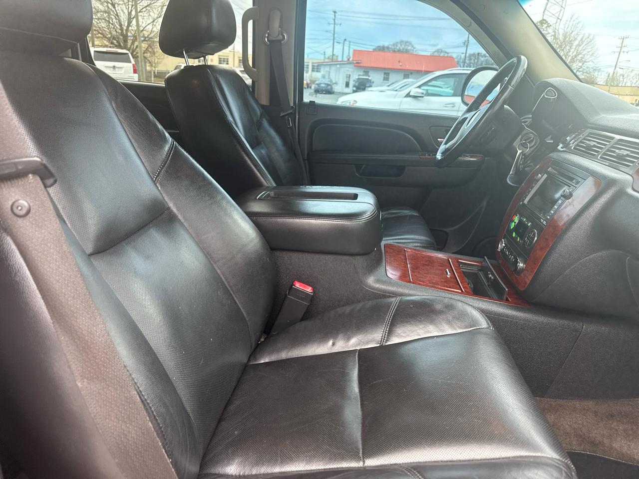 Chevrolet Suburban 4WD 4dr 1500 LTZ 2010