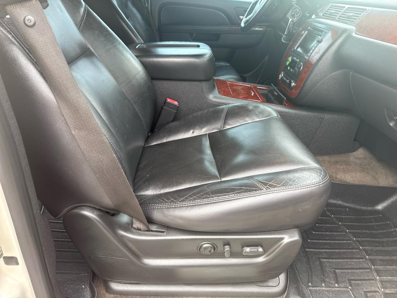 Chevrolet Suburban 4WD 4dr 1500 LTZ 2010