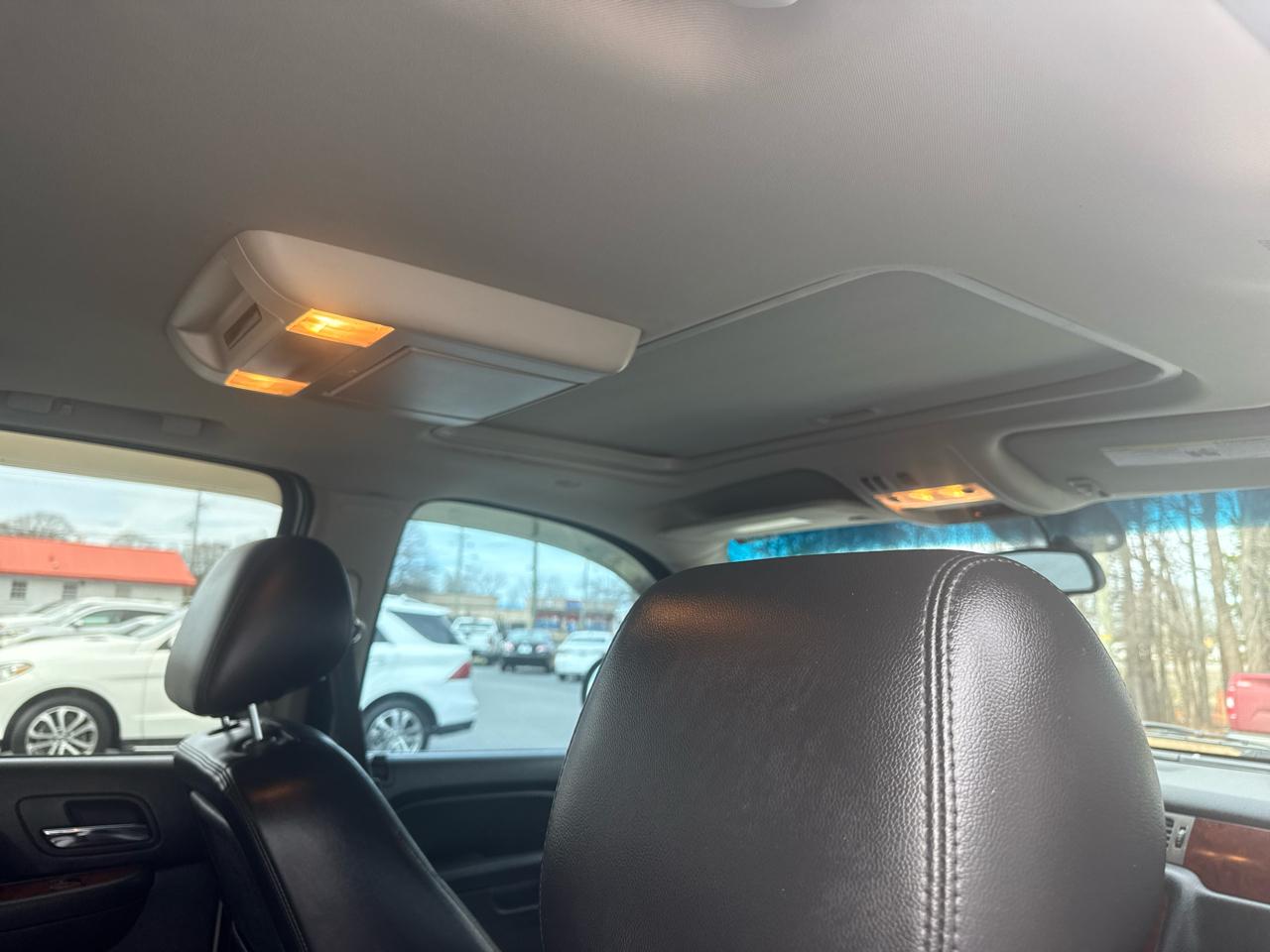 Chevrolet Suburban 4WD 4dr 1500 LTZ 2010