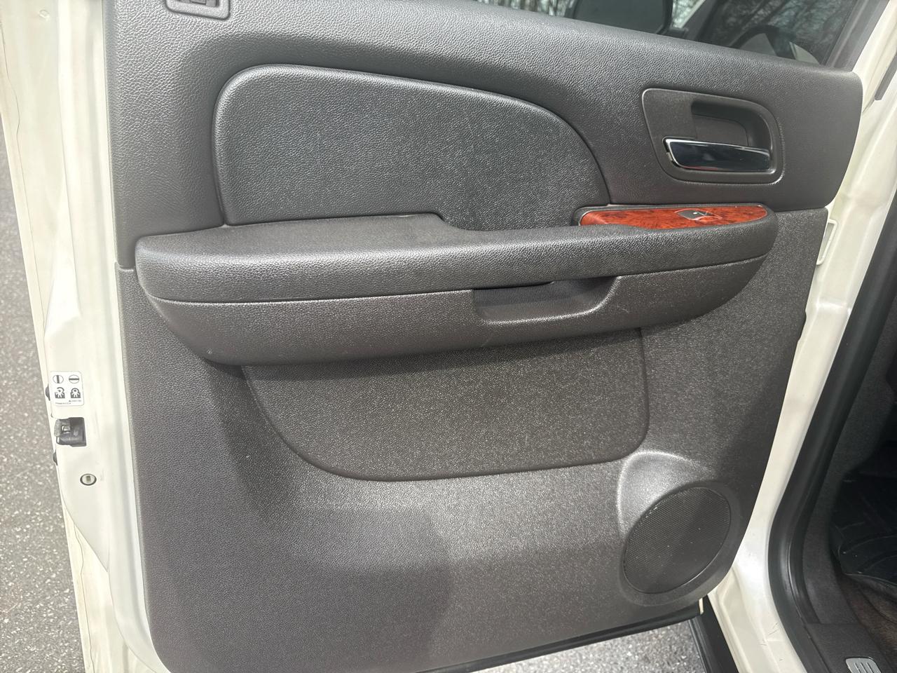 Chevrolet Suburban 4WD 4dr 1500 LTZ 2010