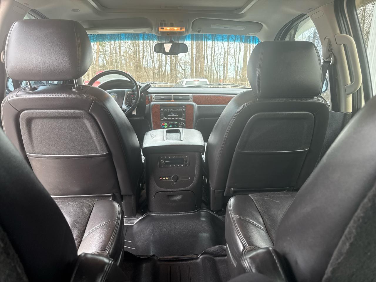 Chevrolet Suburban 4WD 4dr 1500 LTZ 2010