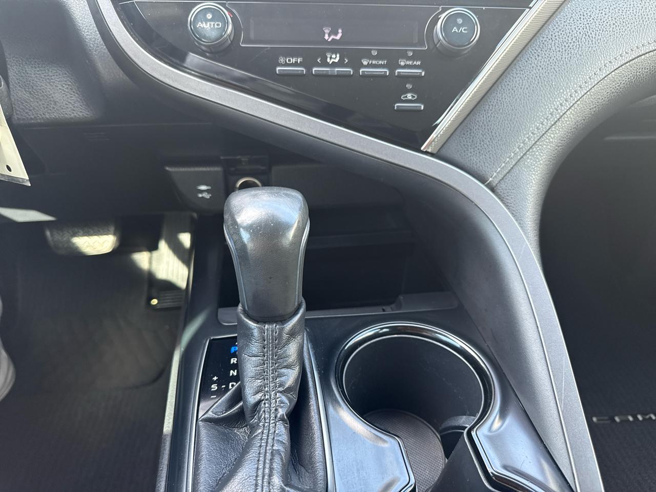 Toyota Camry XLE Auto (Natl) 2018