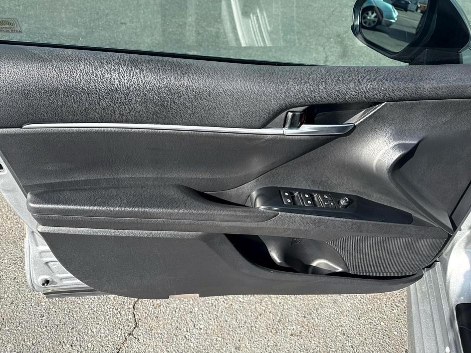 Toyota Camry XLE Auto (Natl) 2018