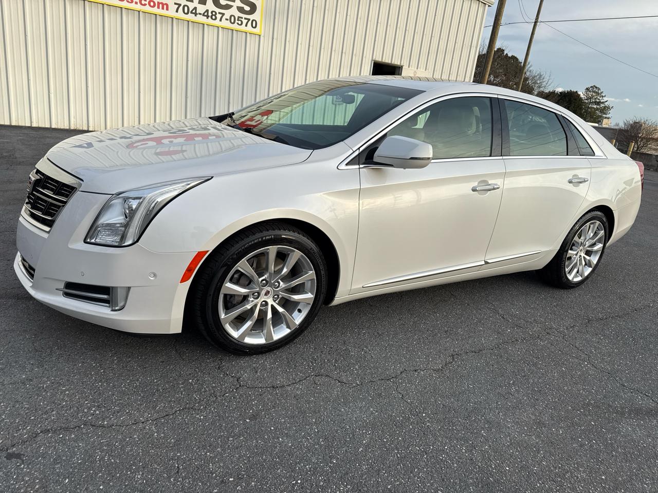 Cadillac XTS 4dr Sdn Luxury Collection FWD 2016