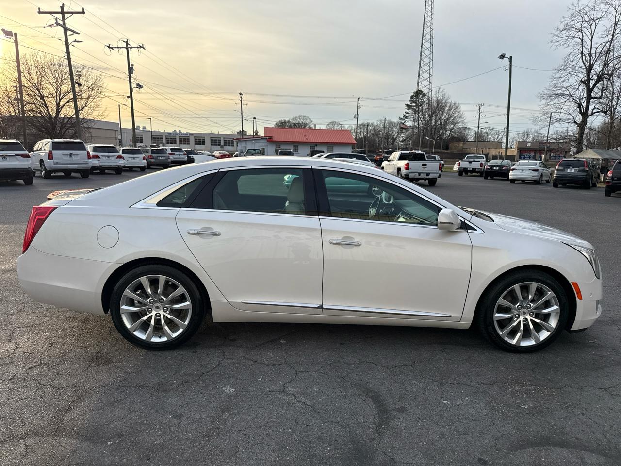 Cadillac XTS 4dr Sdn Luxury Collection FWD 2016