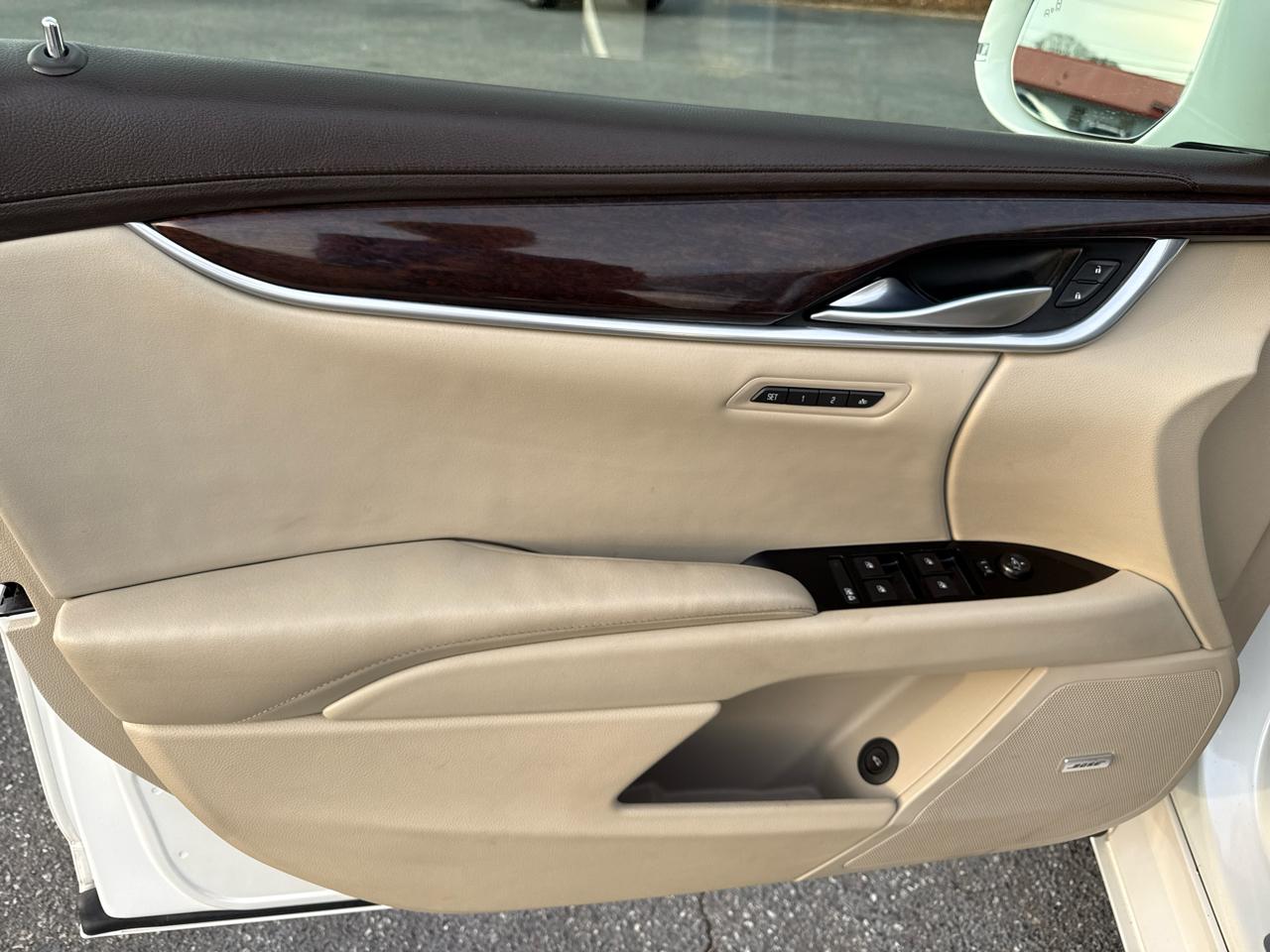 Cadillac XTS 4dr Sdn Luxury Collection FWD 2016