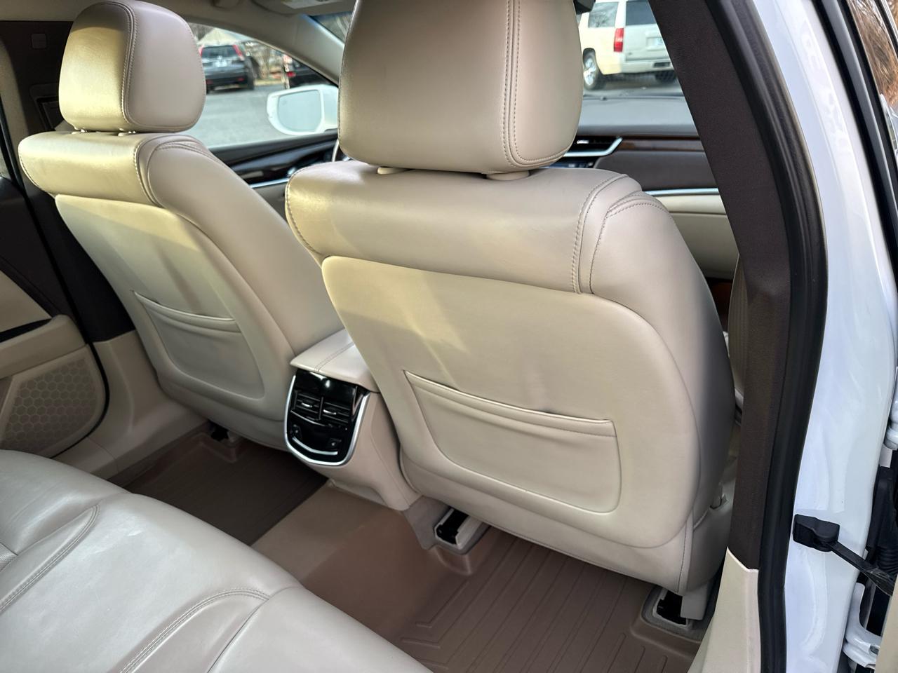 Cadillac XTS 4dr Sdn Luxury Collection FWD 2016