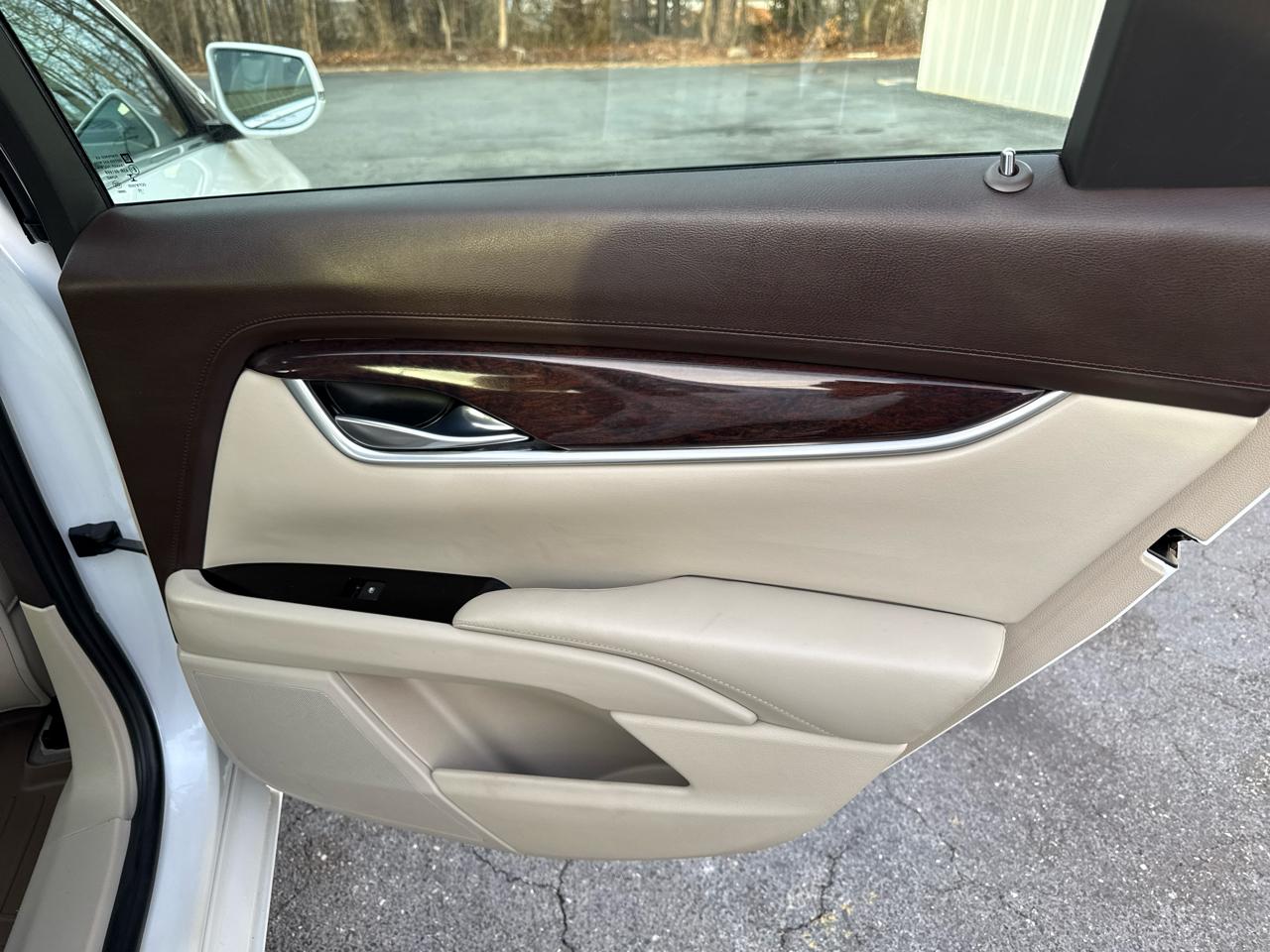 Cadillac XTS 4dr Sdn Luxury Collection FWD 2016