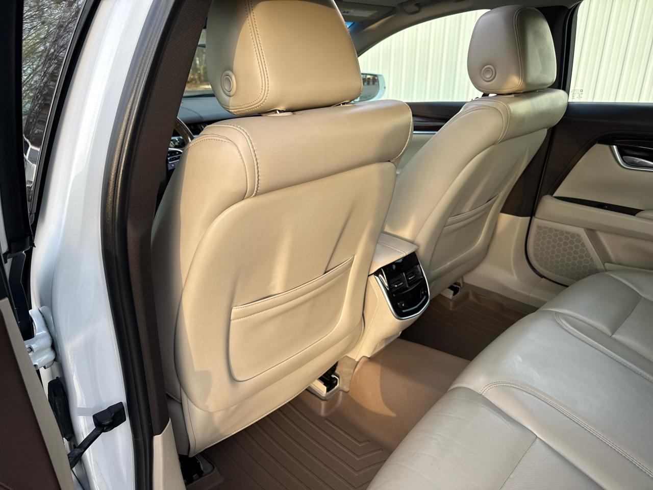 Cadillac XTS 4dr Sdn Luxury Collection FWD 2016